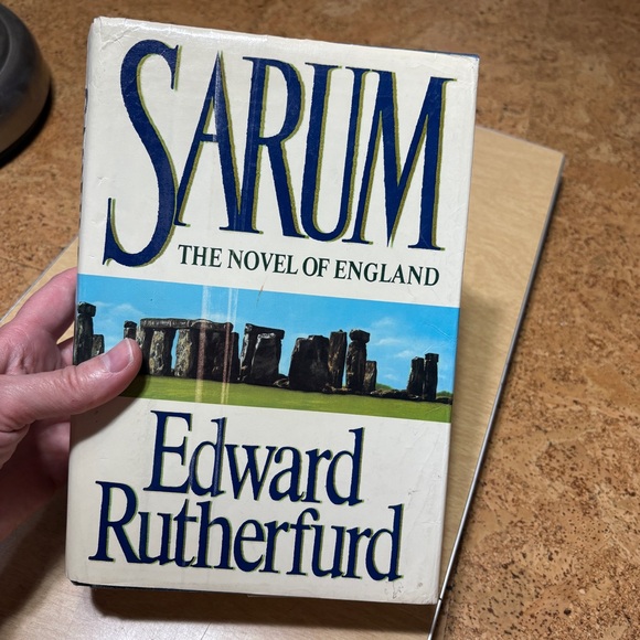 Sarum The Novel Of England Vintage Hardcover Book By Edward Rutherfurd - Picture 1 of 14
